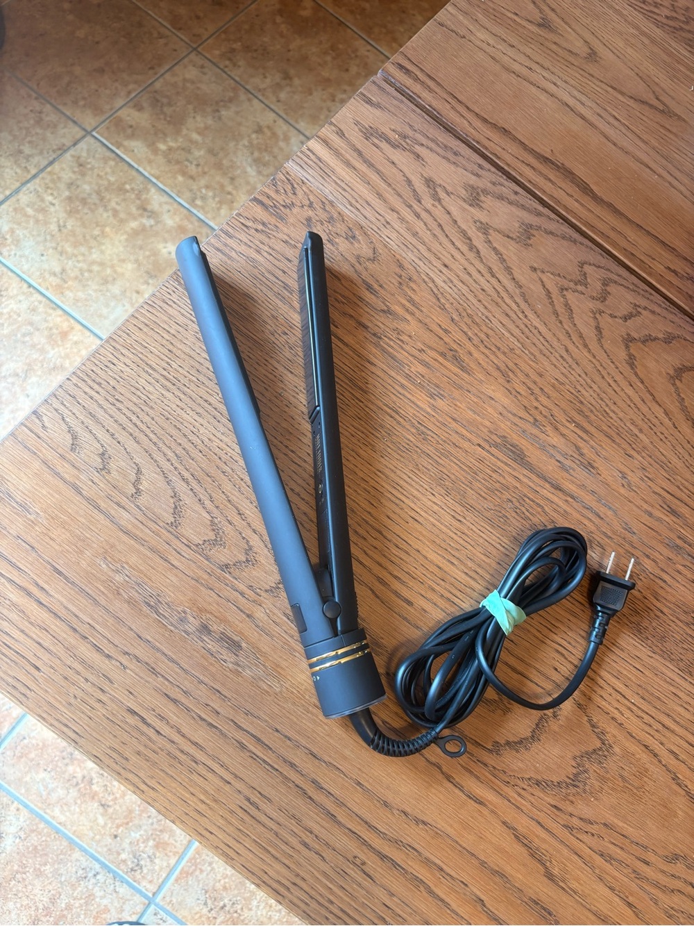 Hot Tools Black & Good Flat Iron 1”